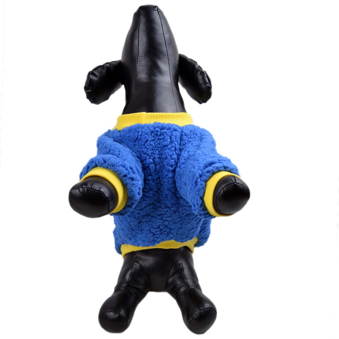 Flauschiger warmer dunkelblauer Hundepullover mit gelben Bündchen
