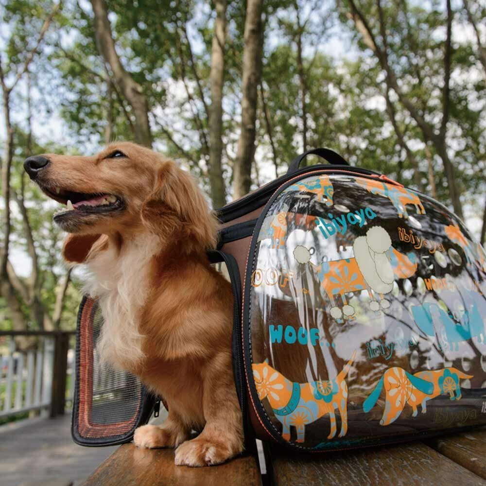 Hundetasche mit künstlerisch gestalteten Hunden